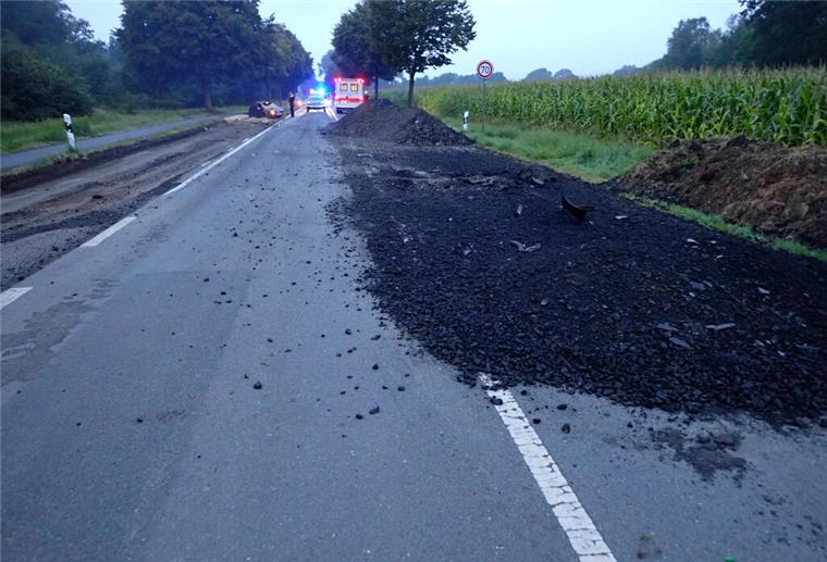Auf der B71 zwischen Rotenburg und Hemsbünde wird kräftig gebaut. Einige Autofahrer nutzten diese Strecke trotz Sperrung und krachten in die Baumaterialien.