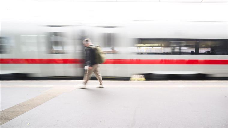 Auf der Bahnstrecke zwischen Hannover und Berlin kommt es zu Verspätungen und Zugausfällen. (Symbolbild)