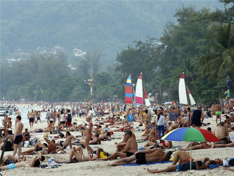 Tote und Verletzte bei Bombenserie in Thailand Auf der beliebten Touristeninsel Phuket hat es Explosionen gegeben.