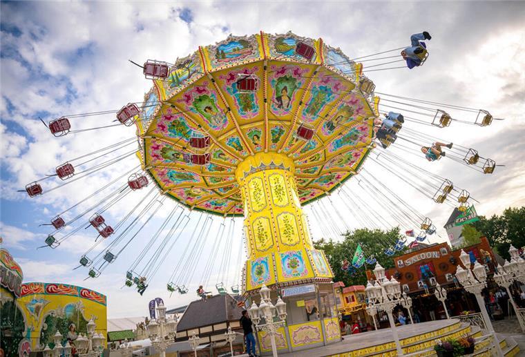 Auf der Bürgerweide findet der Bremer Freimarkt statt.