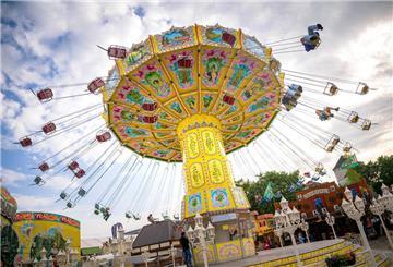 Auf der Bürgerweide findet der Bremer Freimarkt statt.