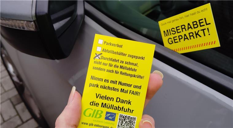 „Miserabel geparkt“: Müllabfuhr in der Wesermarsch greift zu kreativer Lösung Auf der gelben Karte kann der Müllwerker das jeweilige Vergehen ankreuzen.