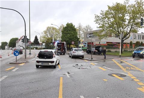 Auf der Kreuzung Langener Landstraße/Cherbourger Straße hat es am Mittwochabend einen Verkehrsunfall mit zwei beteiligten Pkw gegeben.