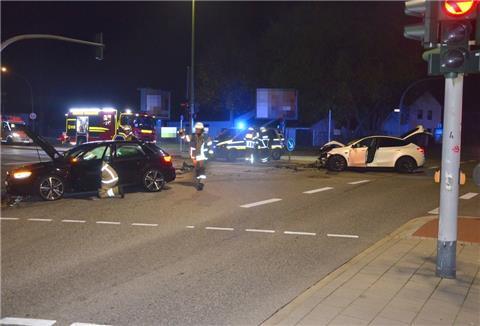 Auf der Kreuzung Schiffdorfer Chaussee/Im Felde stießen die Fahrzeuge zusammen. 
