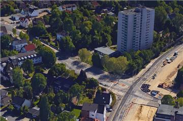 Auf der Kreuzung Wurster Straße / Cherbourger Straße ist am Montagabend ein Lastwagen mit einem Auto zusammengestoßen.