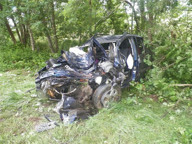 Unfall in Geestland: Mann (35) erleidet schwerste Verletzungen Auf der L118 zwischen Krempel und Wanna in Geestland wurde ein Mann schwer verletzt.