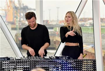 Auf der "Mein Schiff 2" am Columbus Cruise Center in Bremerhaven gab Glasperlenspiel ein Konzert.