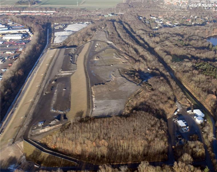 Feuer auf Mülldeponie in Bremerhaven-Speckenbüttel Auf der Mülldeponie Grauer Wall in Bremerhaven-Speckenbüttel hat es am Samstag gebrannt.
