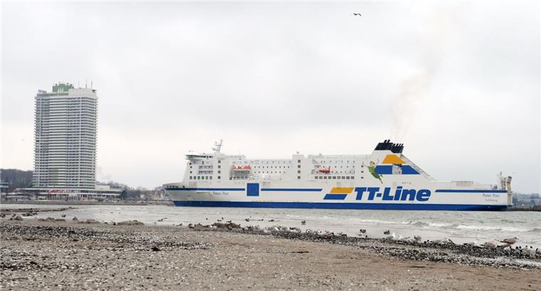 Brand auf "Peter Pan" gelöscht - 280 Passagiere an Bord Auf der Passagierfähre "Peter Pan" ist während einer Fahrt ein Feuer im Maschinenraum ausgebrochen.
