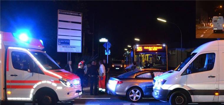 Bremerhaven-Lehe: Heftiger Zusammenstoß auf der Rickmersstraße - zwei Verletzte Auf der Rickmersstraße in Bremerhaven sind zwei Autos kollidiert.