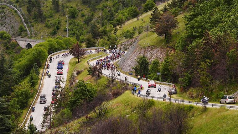 Giro: Roglic nach erster Bergankunft im Rosa Trikot Auf der siebten Etappe des Giro d’Italia ging des für die Radprofis zum ersten Mal in die Berge.