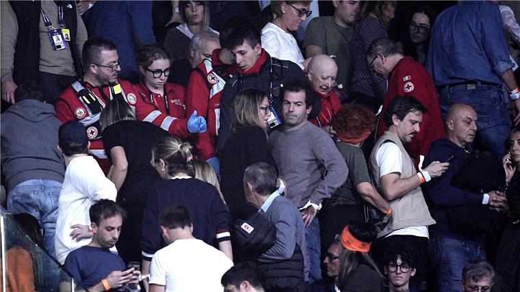 Sinner nach Prestigesieg gegen Alcaraz wieder ATP-Champion Auf der Tribüne gab es einen medizinischen Zwischenfall