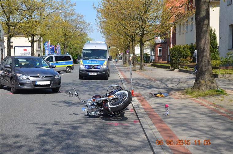 Unfall auf der Weserstraße: Motorradfahrer verletzt Auf der Weserstraße hat es gekracht.