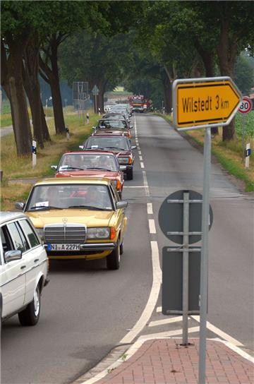 Auf der Wilstedter Straße fuhren die Autos in Richtung Tarmstedter Ortskern.