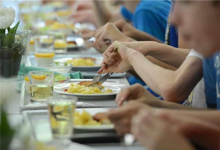 Auf die Gemeinden kommt einiges zu, wenn die Grundschulen ab 2026 Ganztagsschulen werden. Unter anderem müssen sie Mensen fürs Mittagessen bauen. Foto Kraufmann