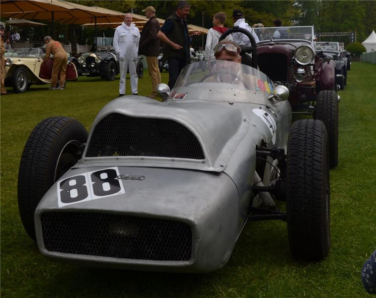 Vintage Race Days: 60 Vorkriegswagen rasen in Rastede Auf die Plätze, fertig, los! Bei den Vintage Race Days In Rastede geben am Wochenende 60 Vorkriegswagen Gas.