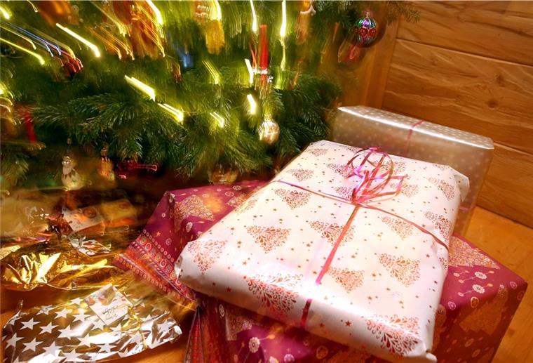 Weihnachtsgeschenke: Der Umtausch muss warten Auf die Vorfreude folgt häufig die Ernüchterung: Der beliebte Umtausch von Weihnachtsgeschenken muss in diesem Jahr bis mindestens Januar warten, wenn der Einzelhandel wieder öffnet.