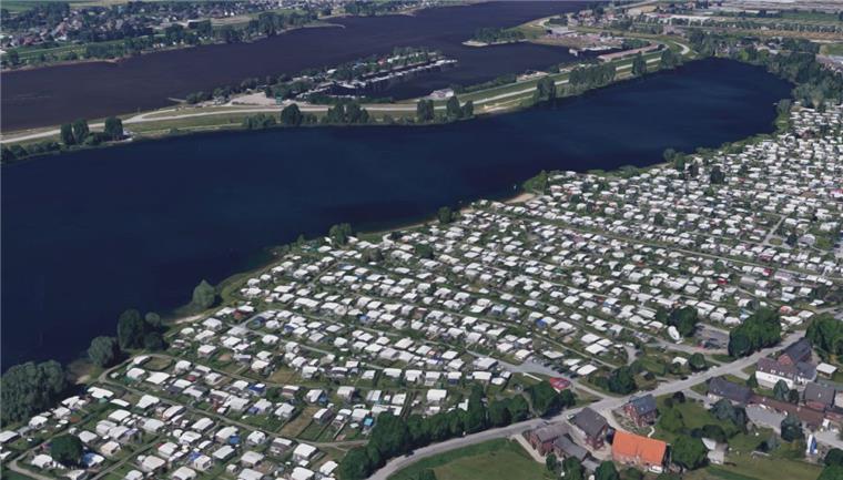 Auf diesem Campingplatz am Rande von Hamburg (Ochsenwerder Elbdeich) wurden die beiden Leichen entdeckt.