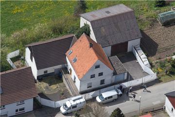 Auf diesem Gehöft soll ein Paar aus Höxter in Ostwestfalen mehrere Frauen auf grausam misshandelt haben - mindestens zwei Opfer starben.