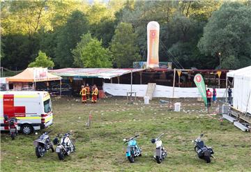 Auf diesem Gelände im österreichischen Nenzing hat in der Nacht zu Sonntag ein 27-jähriger Mann zwei Menschen erschossen und elf weitere Besucher verletzt.