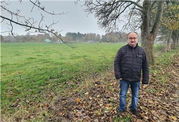 Auf diesem Grundstück soll nicht nur ein Neubaugbiet in Sellstedt entstehen, sondern auch die neue Kita. Ortsbürgermeister Ralf Wolter hofft auf eine baldige Umsetzung.
