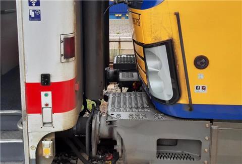 Auf diesem Trittbrett am Heck der Lokomotive zum ersten Waggon fuhr der 46-Jährige mit. 