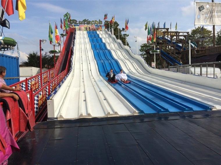 Auf dieser Rutschbahn geht's flott bergab - sie wird ab 22. November auf dem Theodor-Heuss-Platz in Bremerhaven stehen. 