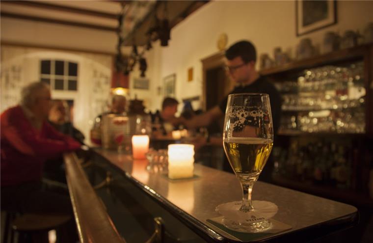 Auf ein letztes Bier im "Stadt Frankfurt": Am 15. März öffnet die Traditionskneipe nach 200 Jahren zum letzten Mal.