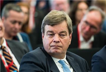 Auf ein Neues: Enak Ferlemann (CDU), Verkehrsstaatssekretär und Bahnbeauftragter, setzt auf das nächste Ticket nach Berlin.