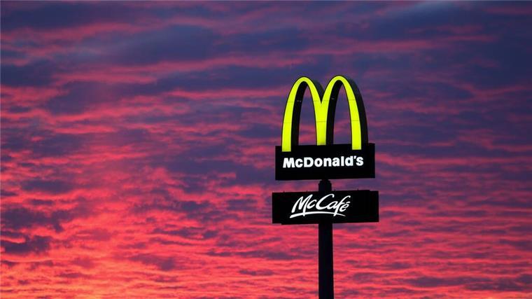 Betrunken bei McDonald‘s: Fahrer mit 2,0 Promille rammt Fahrzeug Auf einem McDonald's-Parkplatz in Nordenham kam es am Samstag zu einem Verkehrsunfall. Der Unfallverursacher aus der Ukraine hatte dabei 2,0 Promille Alkohol im Blut.