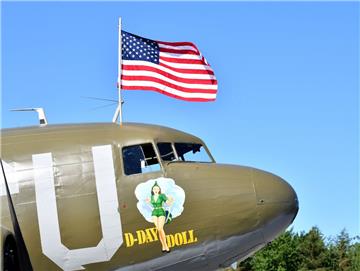 Auf einem Rosinenbomber sah man die US-amerikanische Flagge. Foto: Scheschonka
