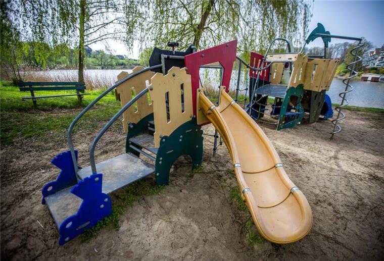 Betrunkener Mann (47) bedroht Kinder auf Spielplatz mit Küchenmesser Auf einem Spielplatz wurden Kinder von einem betrunkenen Mann bedroht.