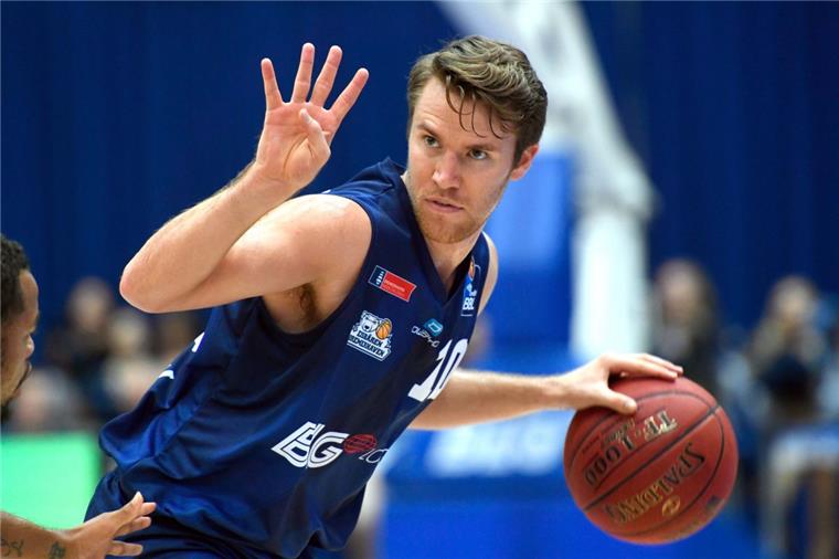 Auf Eisbären-Spielmacher Jordan Hulls  lasten hohe Erwartungen.