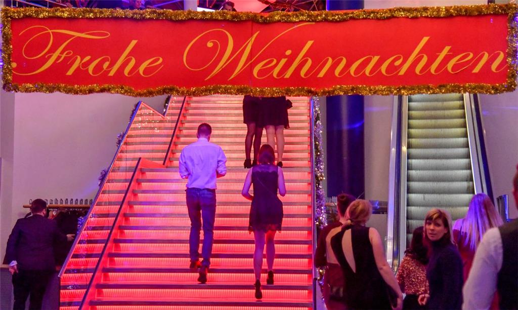 Auf geht&apos;s in die Partynacht beim Weihnachtszauber 2018.
