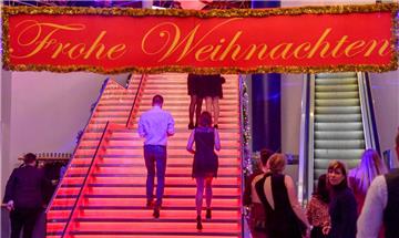 Auf geht&apos;s in die Partynacht beim Weihnachtszauber 2018.