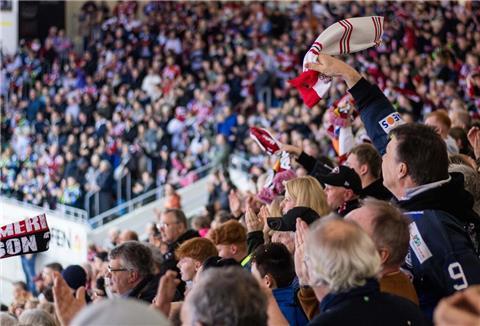 Auf geht’s zum Eishockey. Lasst uns wieder jubeln mit den Fischtown Pinguins.