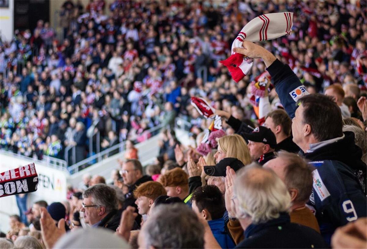 Auf geht’s zum Eishockey. Lasst uns wieder jubeln mit den Fischtown Pinguins.
