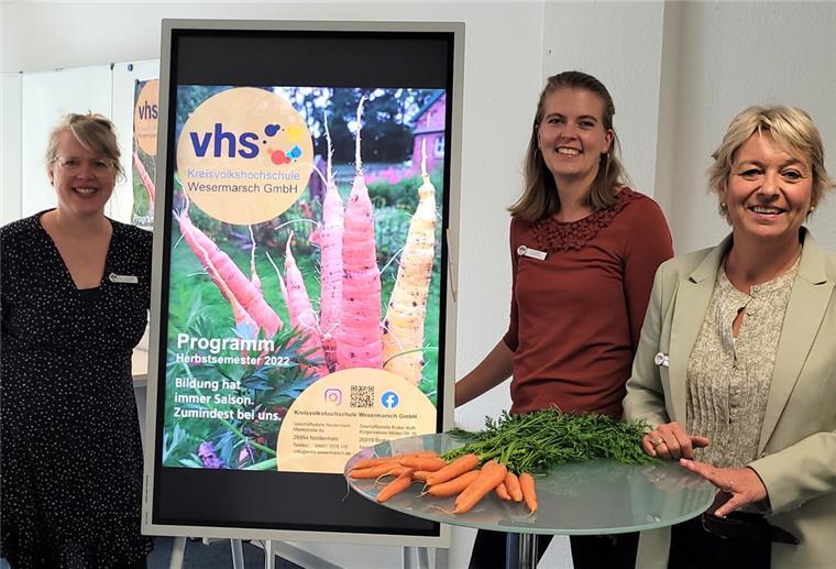 Vorfreude auf neues Domizil in Nordenham Auf gute Resonanz auf das Programm fürs Herbstsemester hoffen die stellvertretende Leiterin der Kreisvolkshochschule, Dr. Claudia Schütze, Programmverantwortliche Monika van Büren und Geschäftsführerin Ulrike Michalzik (von links).
