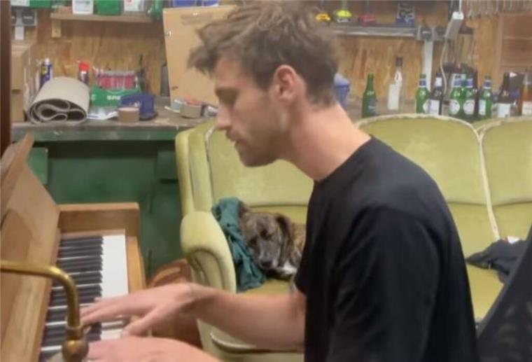 „Paris Mon Dieu“: Fynn Kliemann ist wieder zurück auf der Musikbühne „Paris Mon Dieu“: Fynn Kliemann ist wieder zurück auf der Musikbühne