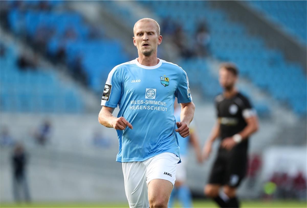 Auf seinen gewohnten Alltag als Fußball-Profi muss Clemens Schoppenhauer zurzeit verzichten. Beim Chemnitzer FC, für den der Loxstedter seit Sommer spielt, ist wegen der Corona-Krise Kurzarbeit angesagt.