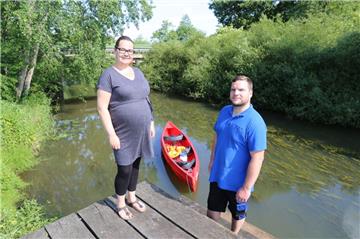 Auf zum Fluss: Die Lunestedter Svenja und Kevin Meusel haben den Kanuverleih aus Wehdel übernommen.