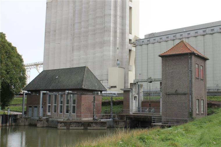 Brake: Ausbau der Rönnel ist geplant Aufgrund des maroden Zustands des Braker Siels musste im Jahr 2010 bereits ein Sicherheitstor eingebaut werden.