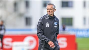 Auftakt auf Schalke: Kees van Wonderen hat sein erstes Training in Gelsenkirchen geleitet.