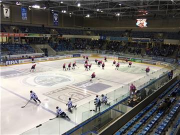 Aufwärmen in der Eisarena.