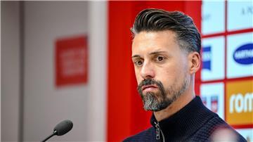 Augsburg-Trainer Sandro Wagner muss die erste Krise seiner noch jungen Bundesliga-Karriere meistern. (Archivfoto)