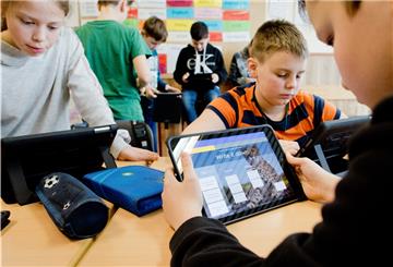Aus dem Digitalpakt und einem Soforthilfeprogramm bekommt die Stadt Geld, um ihre Grundschulen digital aufzurüsten.