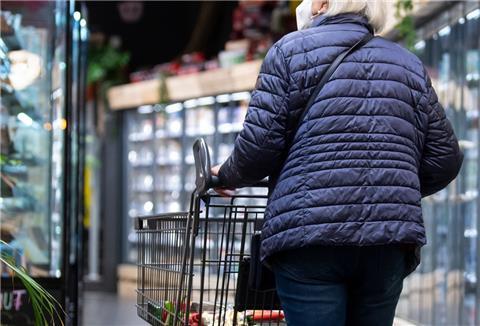 Aus dem Einkaufswagen wurde der 83-Jährigen das Portemonnaie mit 500 Euro geklaut.