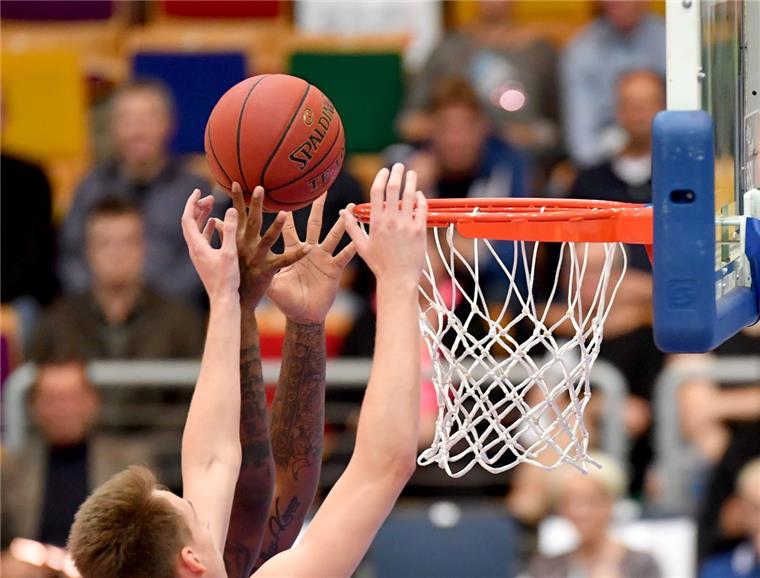 Aus dem vierten Saisonsieg wurde für die Eisbären nichts. 2934 Zuschauer sahen in der Stadthalle eine Niederlage gegen den MBC.