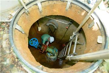 Aus den letzten beiden Trinkwasserbrunnen kann kein Wasser mehr gefördert werden. Sie wurden zurückgebaut. Rohre und Pumpen wurden entfernt.