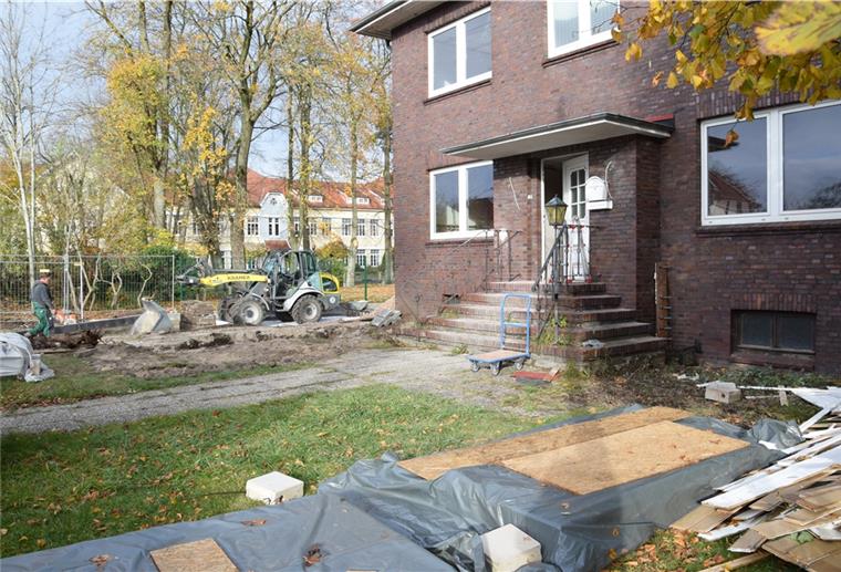 Aus Zahnarztpraxis wird Schulgebäude Aus der ehemaligen Zahnarztpraxis an der Bahnhofstraße wird ein Nebengebäude des Gymnasiums.